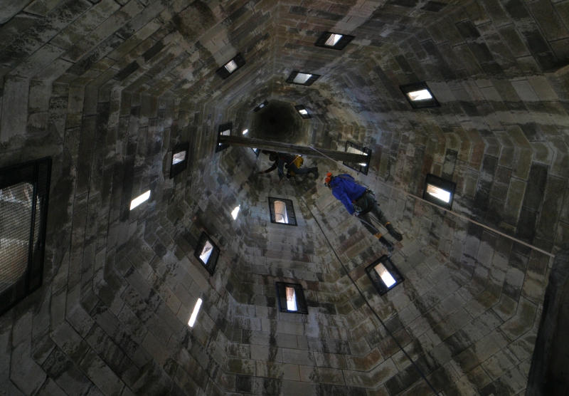 Travaux acrobatiques à la Cathédrale de Gap