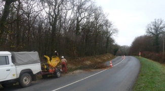 Chantier de broyage sur route